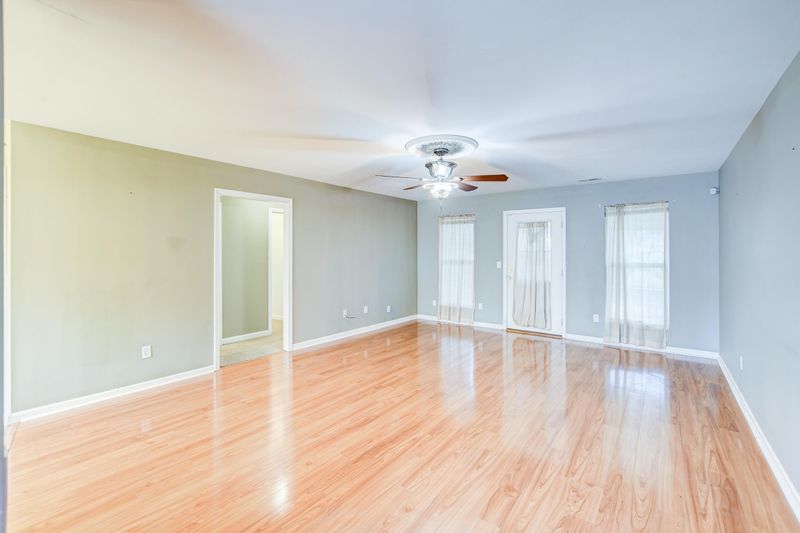 111 Alcester Rd, Goose Creek, SC 29445