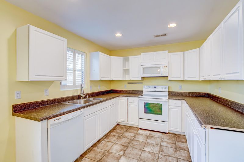 111 Alcester Rd, Goose Creek, SC 29445