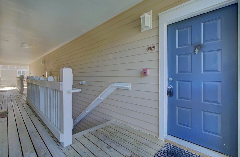600 Bucksley Ln #306, Daniel Island, SC 29492