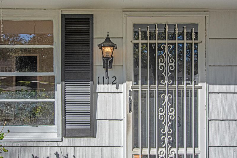 1112 Mount Batten Dr, Hanahan, SC 29410