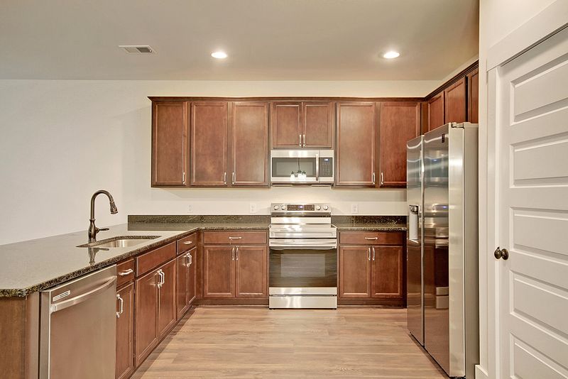 7781 Park Gate Dr, North Charleston, SC 29418