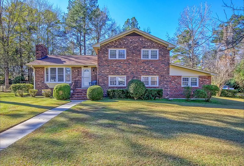 300 Rose Ln, Summerville, SC 29485