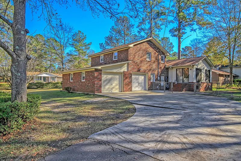 300 Rose Ln, Summerville, SC 29485