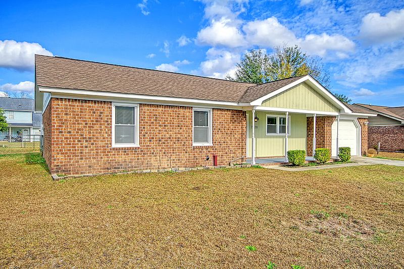 7738 Rosin Dr, Charleston, SC 29418
