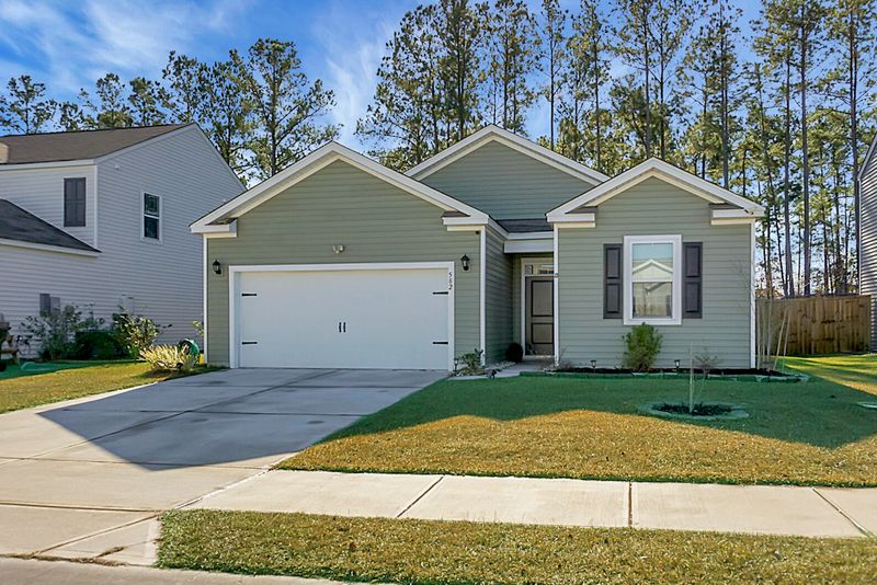 582 Wayton Cir, Moncks Corner, SC 29461