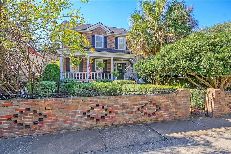 11 Gadsden St, Charleston, SC 29401