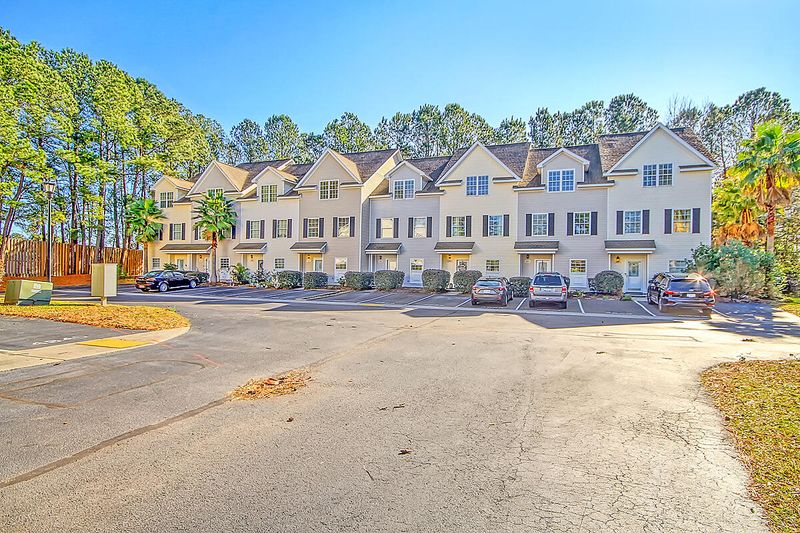 4930 Date Palm Dr, North Charleston, SC 29418