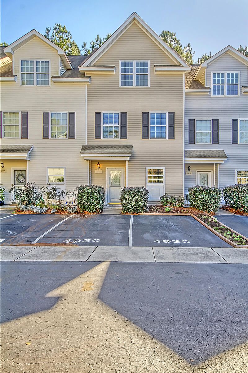 4930 Date Palm Dr, North Charleston, SC 29418