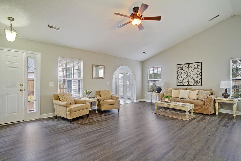320 Seneca River Dr, Summerville, SC 29485