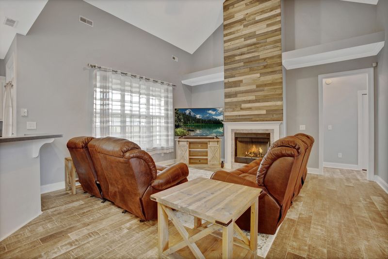7825 Spring Creek Rd, North Charleston, SC 29418