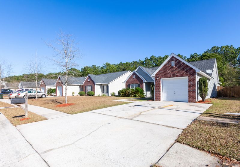 204 Dovetail Cir, Summerville, SC 29483