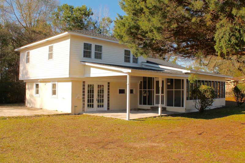115 Happy Ln, Saint Stephen, SC 29479