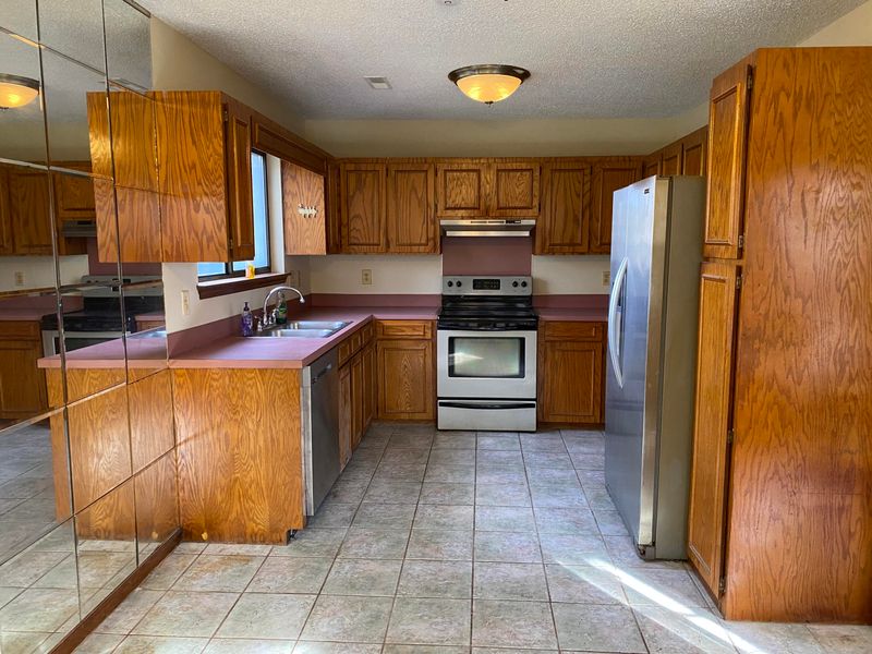 100 Ryan Dr, Goose Creek, SC 29445