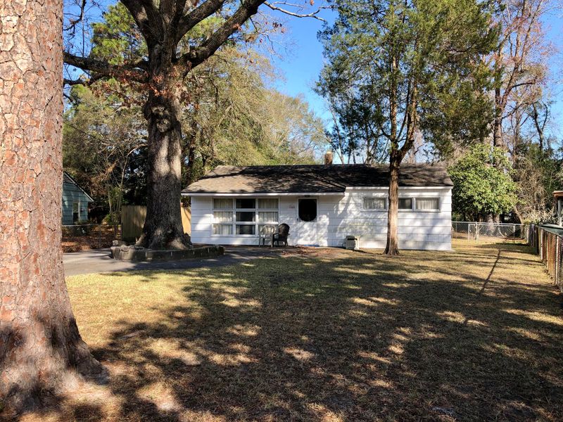 1269 Hawthorne Cir, Hanahan, SC 29410