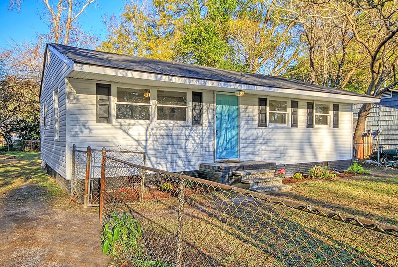 2424 Eagle Dr, North Charleston, SC 29406