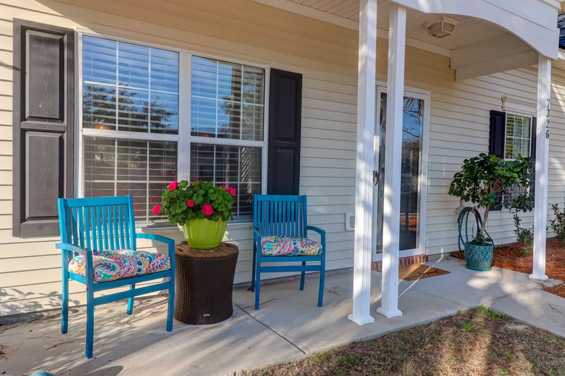 7326 Suncatcher Dr, Hanahan, SC 29410