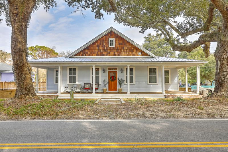 1142 Camp Rd, Charleston, SC 29412