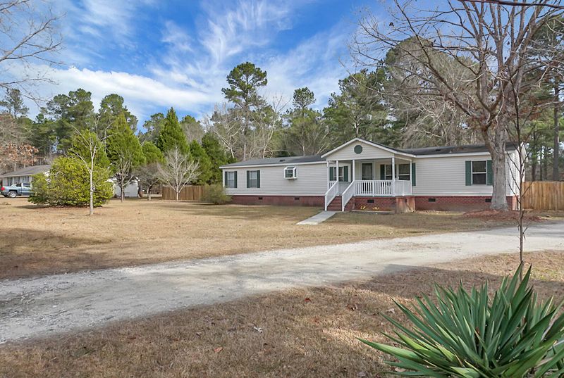152 Fox Dog Dr, Bonneau, SC 29431