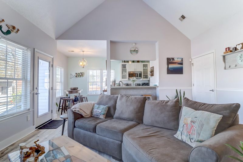 1633 Seloris Ct, Charleston, SC 29407
