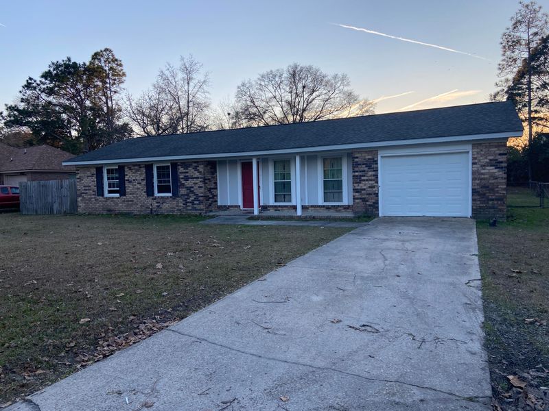 300 Longstreet St, Summerville, SC 29486