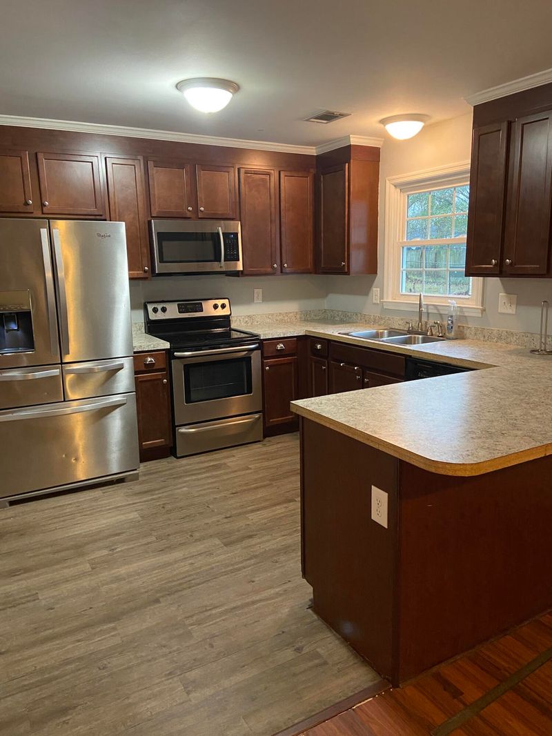300 Longstreet St, Summerville, SC 29486