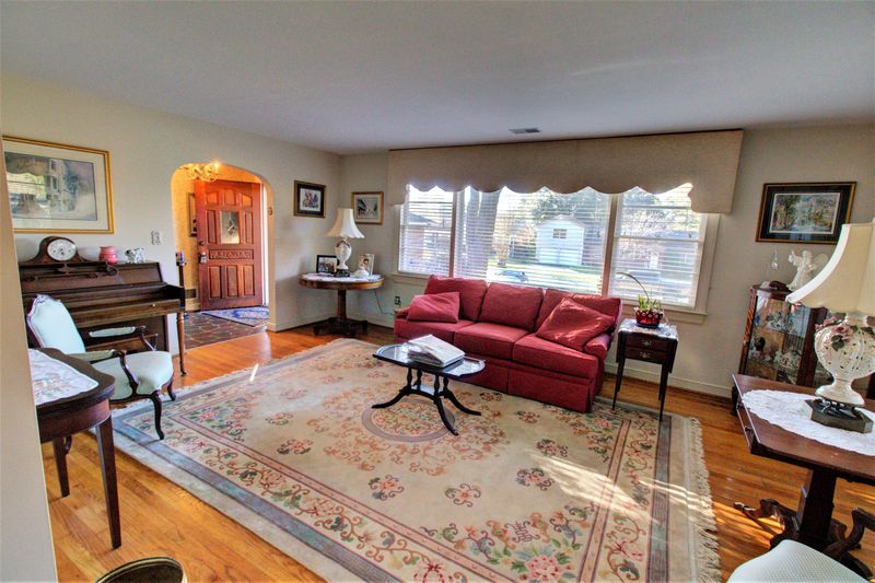 5044 Victoria Ave, North Charleston, SC 29405