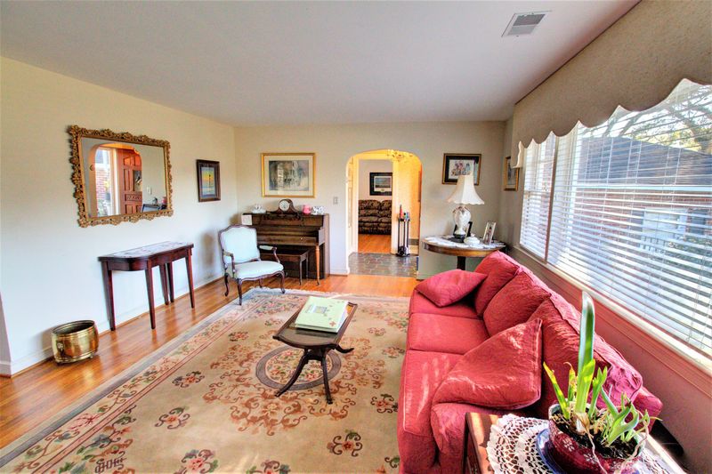 5044 Victoria Ave, North Charleston, SC 29405