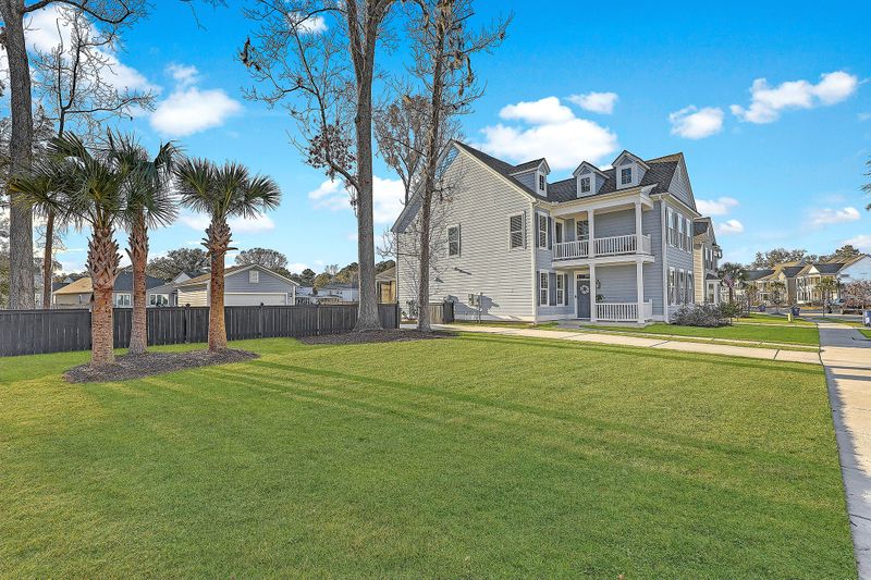 2077 Kemmerlin St, Johns Island, SC 29455