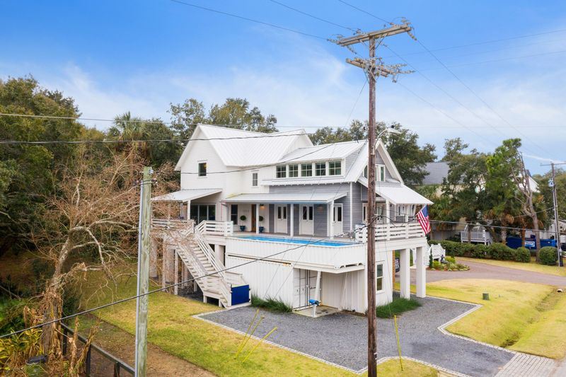 213 W Indian Ave, Folly Beach, SC 29439