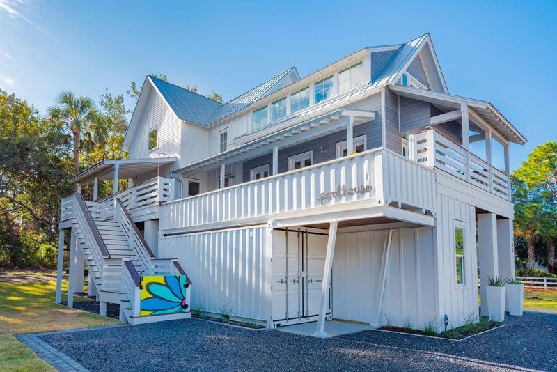 213 W Indian Ave, Folly Beach, SC 29439