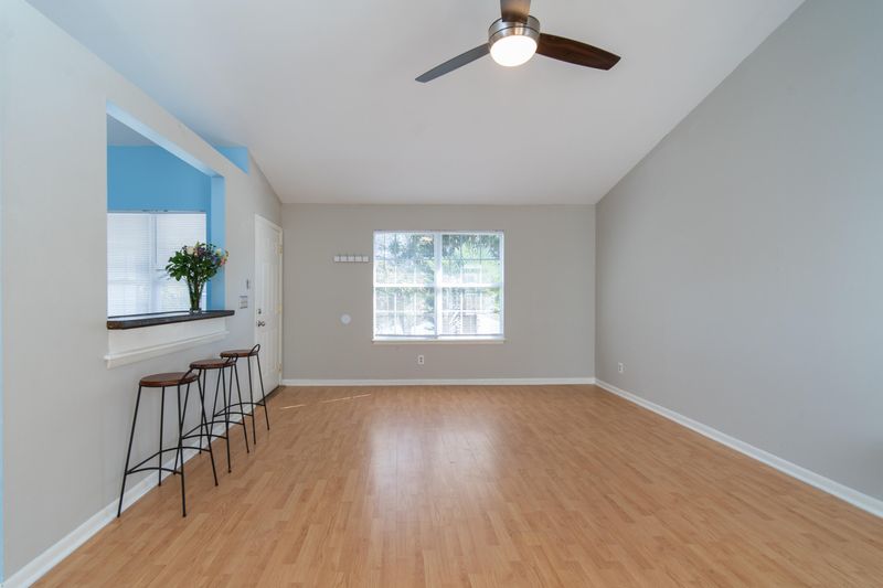 1065 Oakcrest Dr, Charleston, SC 29412