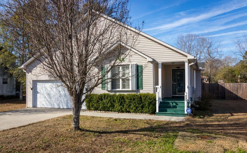 225 Lindy Creek Rd, Goose Creek, SC 29445