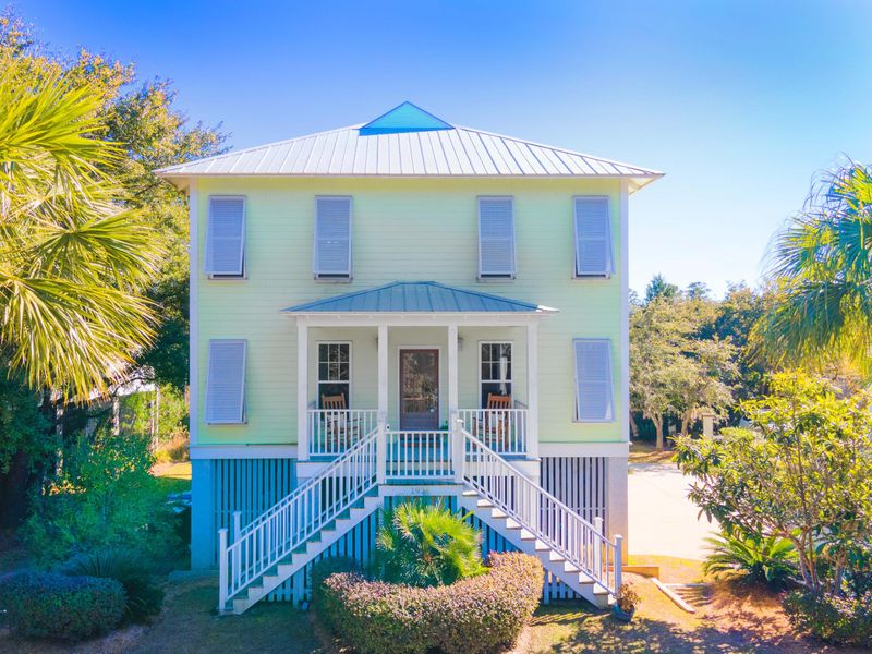 1936 Shields Ln, Mount Pleasant, SC 29466