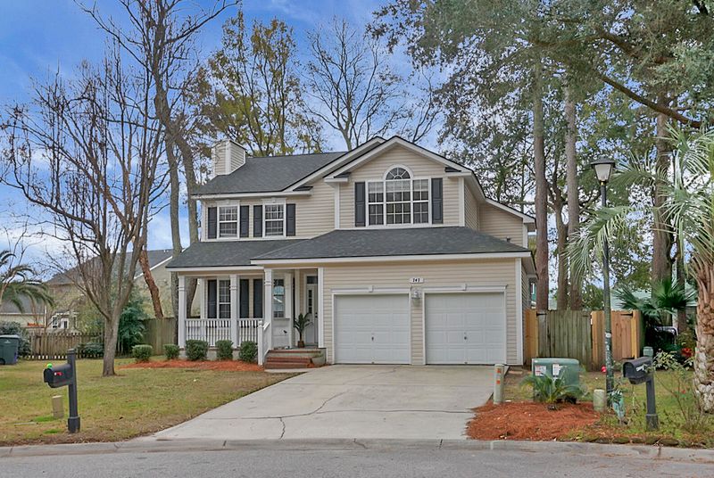 747 Majestic Oaks Dr, Charleston, SC 29412