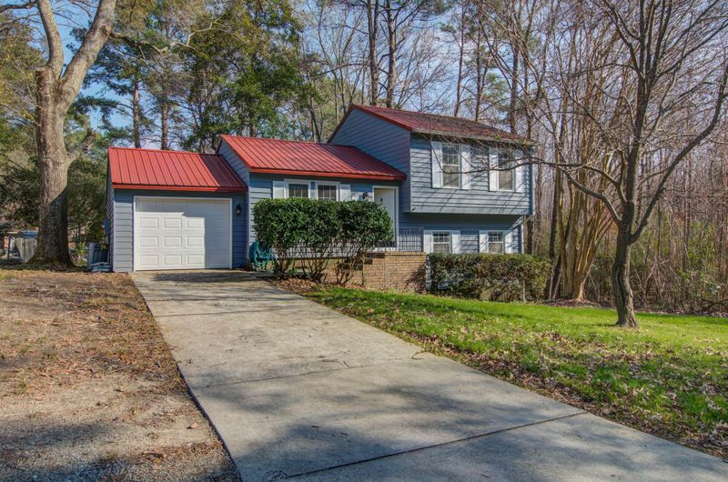 218 Maple Dr, Summerville, SC 29485