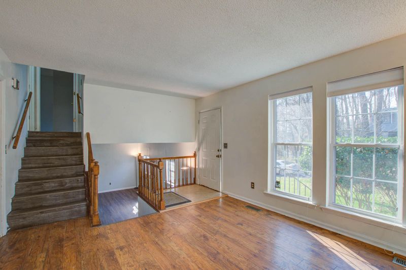 218 Maple Dr, Summerville, SC 29485