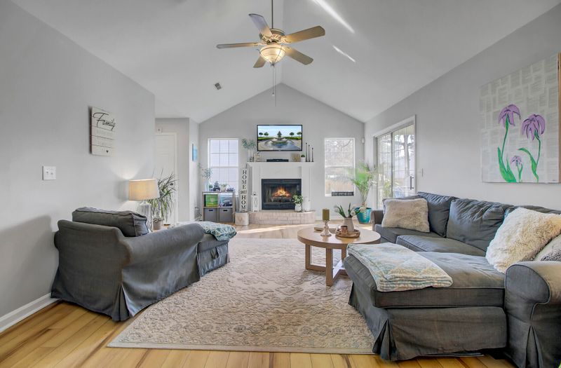 125 Apache Dr, Summerville, SC 29483