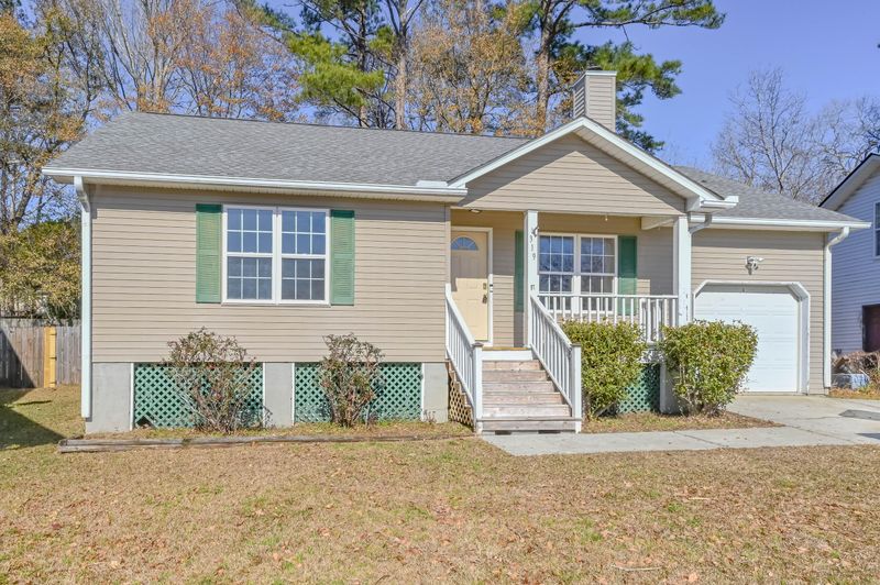 319 Sussex Ct, Goose Creek, SC 29445