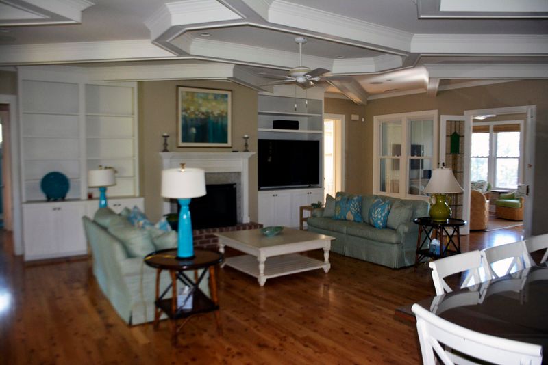 8783 Palmetto Rd, Edisto Island, SC 29438