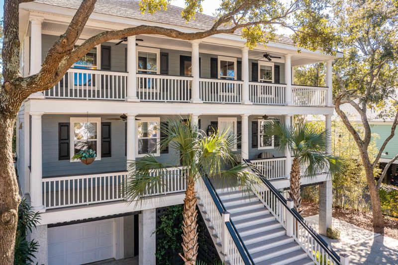 303 W Indian Ave, Folly Beach, SC 29439