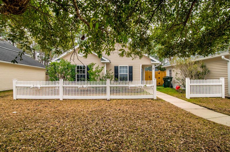 233 Moon Dance Ln, Summerville, SC 29483