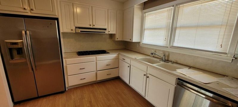 855 Melrose Dr, Charleston, SC 29414