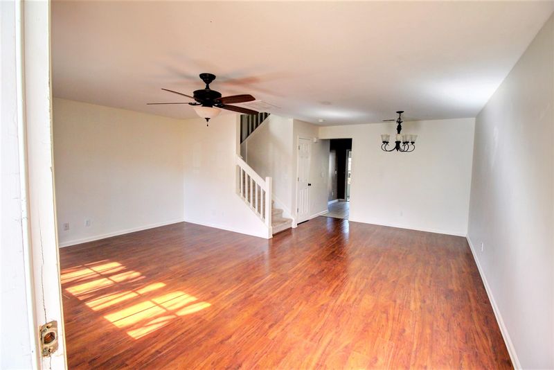 7985 Shadow Oak Dr, North Charleston, SC 29406