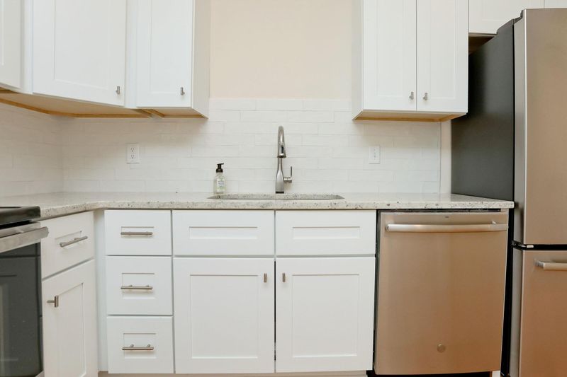 32 Amherst St, Charleston, SC 29403
