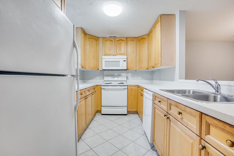 209 Amberwood Dr, Summerville, SC 29483