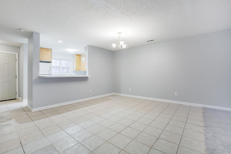 209 Amberwood Dr, Summerville, SC 29483