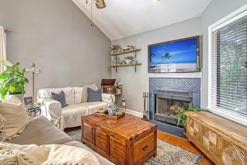 34 Maplecrest Dr, Charleston, SC 29412