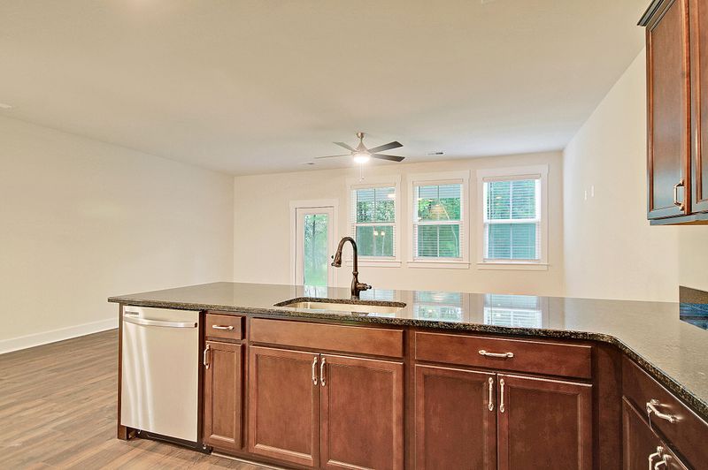 7732 Park Gate Dr, North Charleston, SC 29418