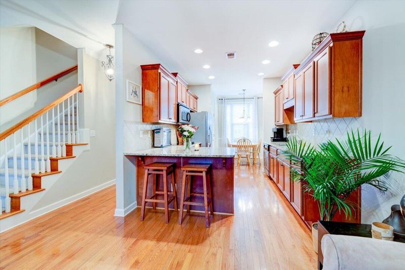 1033 Zinser St, Mount Pleasant, SC 29466