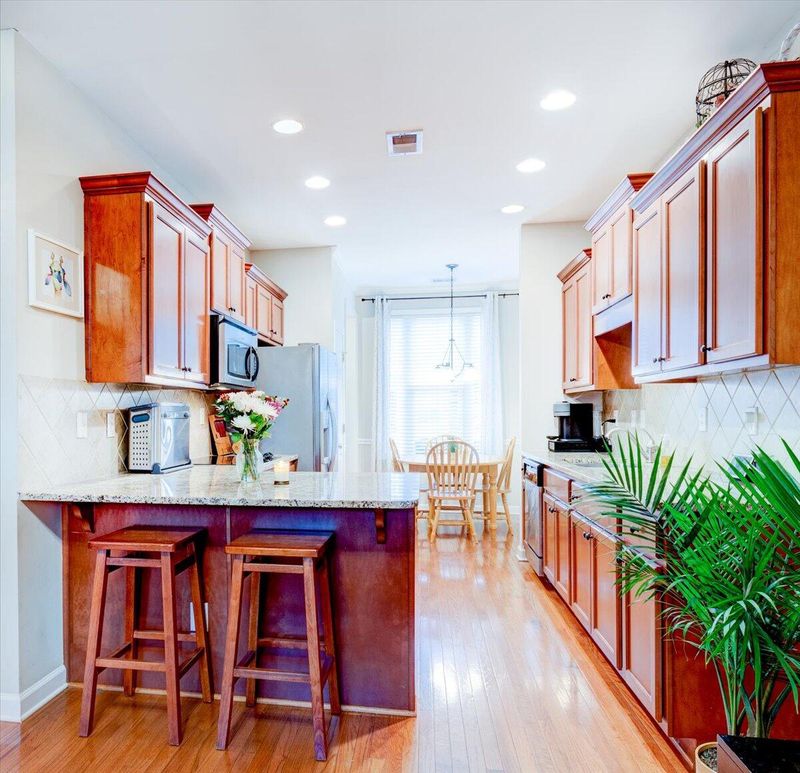 1033 Zinser St, Mount Pleasant, SC 29466
